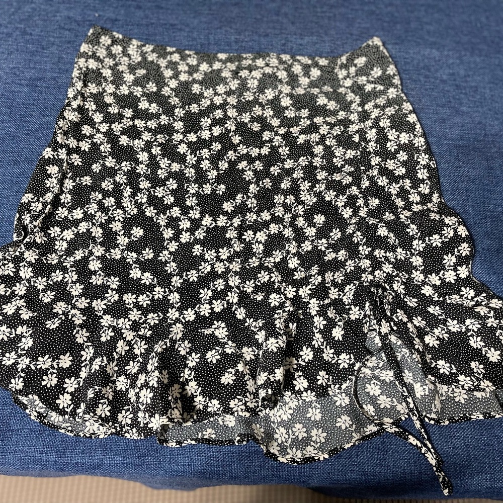Black Floral Skirt - Forever 21